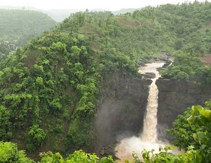 hiradpada waterfall jawhar
